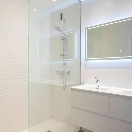 Very 2 Bedroom In The Center Of Completely Renovated Cannes