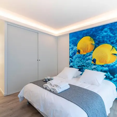 Very 2 Bedroom In The Center Of Completely Renovated *