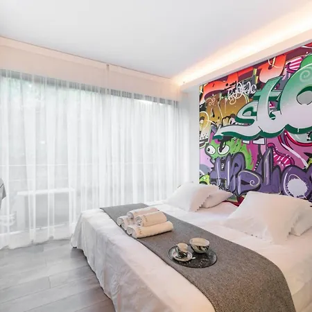 Very 2 Bedroom In The Center Of Completely Renovated * Cannes
