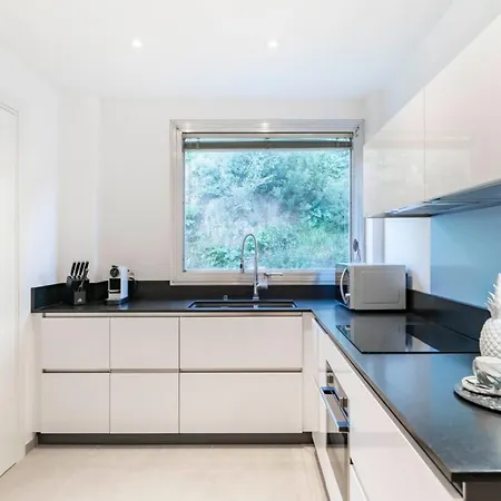 Very 2 Bedroom In The Center Of Completely Renovated Holiday home Cannes